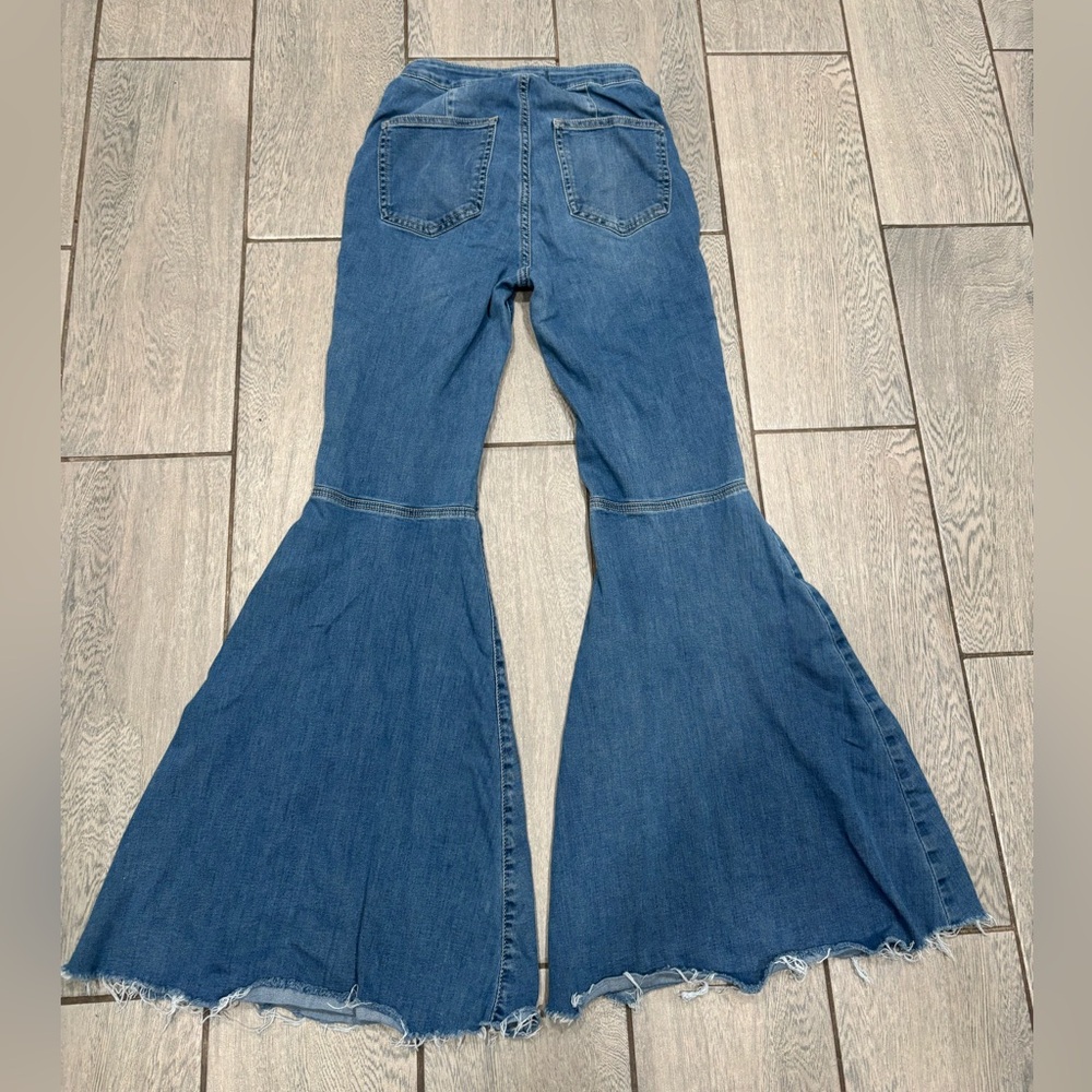 Free people bell bottom jeans Size 26 - Picture 7 of 8